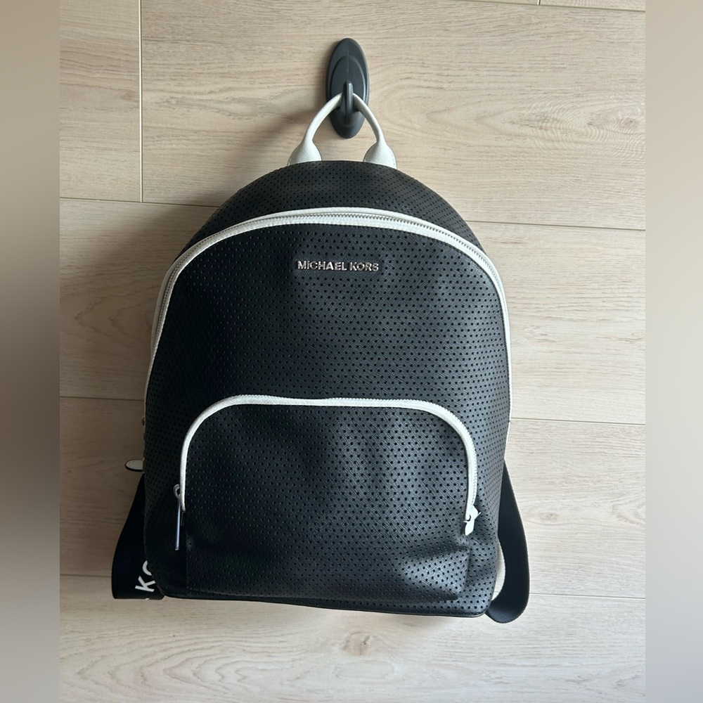 Michael Kors Lacey Medium Leather Backpack - Picture 4 of 15